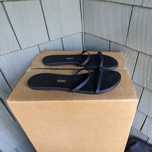 TKEES Size 8 Gemma Slip On Black Flip Flops Double Strap Sandals